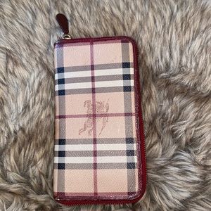 Burberry zippy wallet